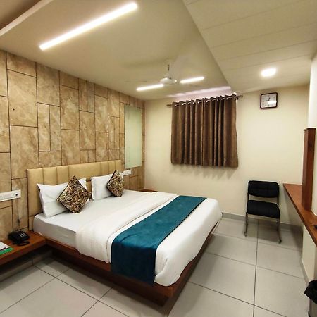 Hotel Kinara 아흐메다바드 외부 사진