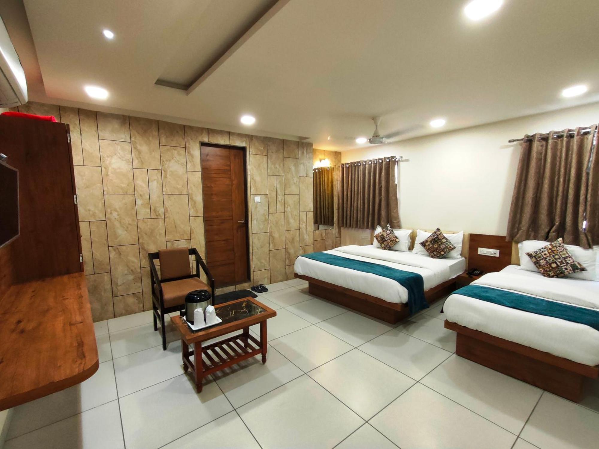Hotel Kinara 아흐메다바드 외부 사진