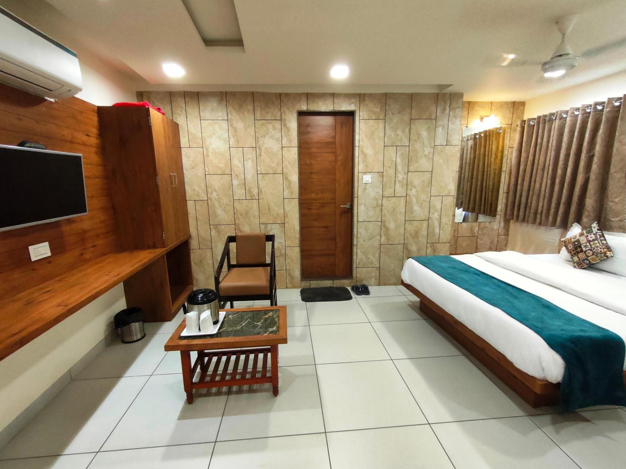 Hotel Kinara 아흐메다바드 외부 사진