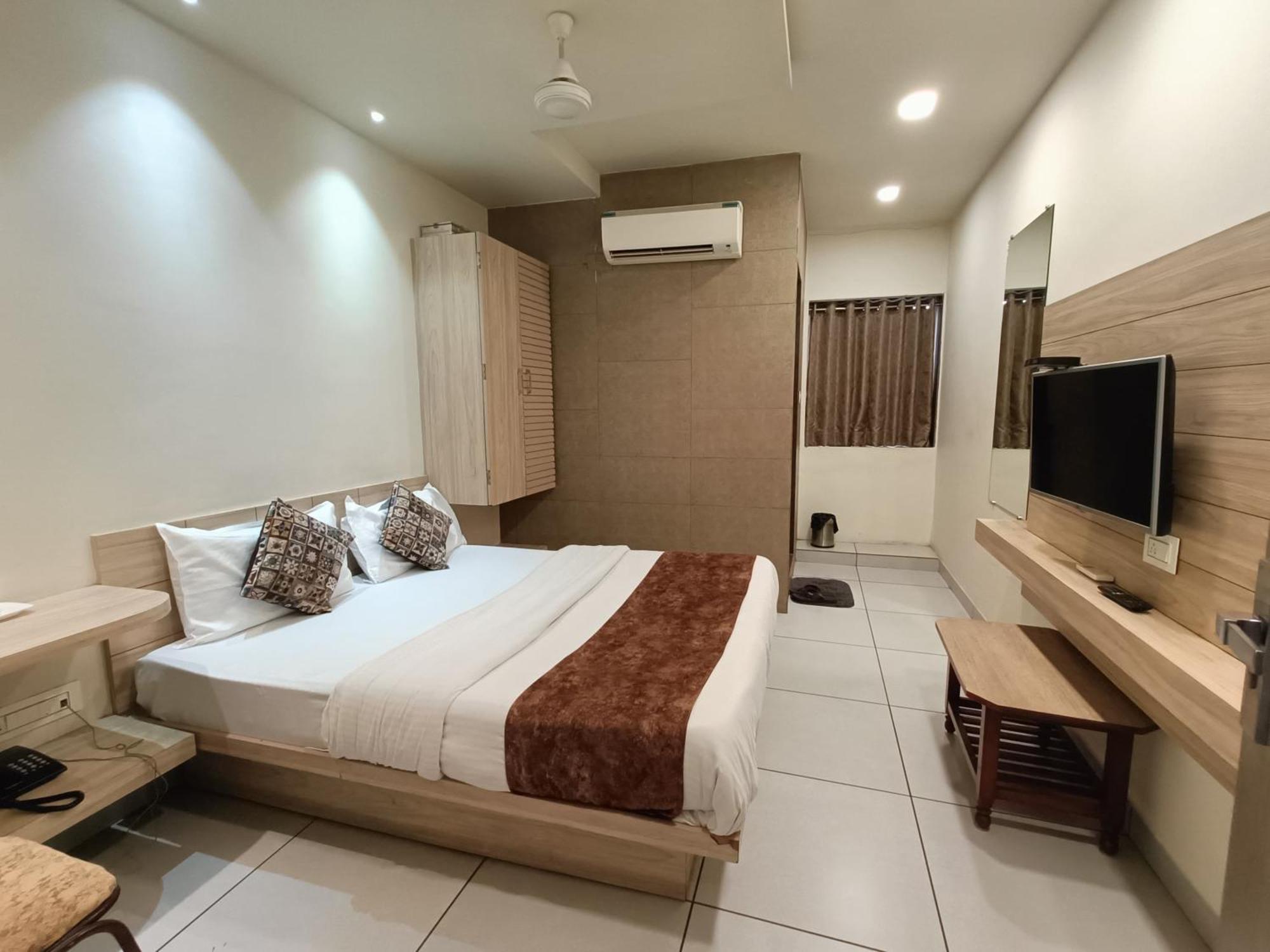 Hotel Kinara 아흐메다바드 외부 사진