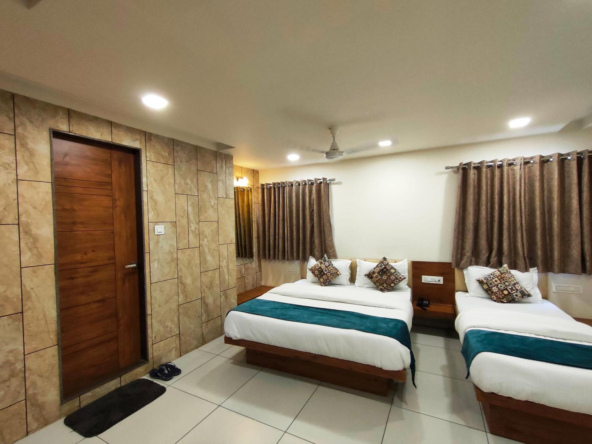 Hotel Kinara 아흐메다바드 외부 사진