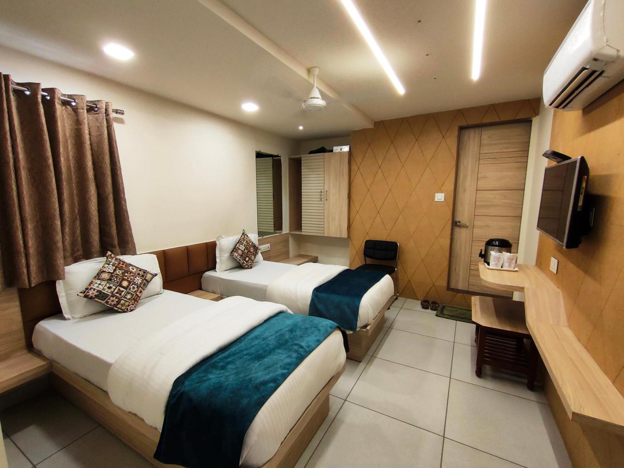 Hotel Kinara 아흐메다바드 외부 사진