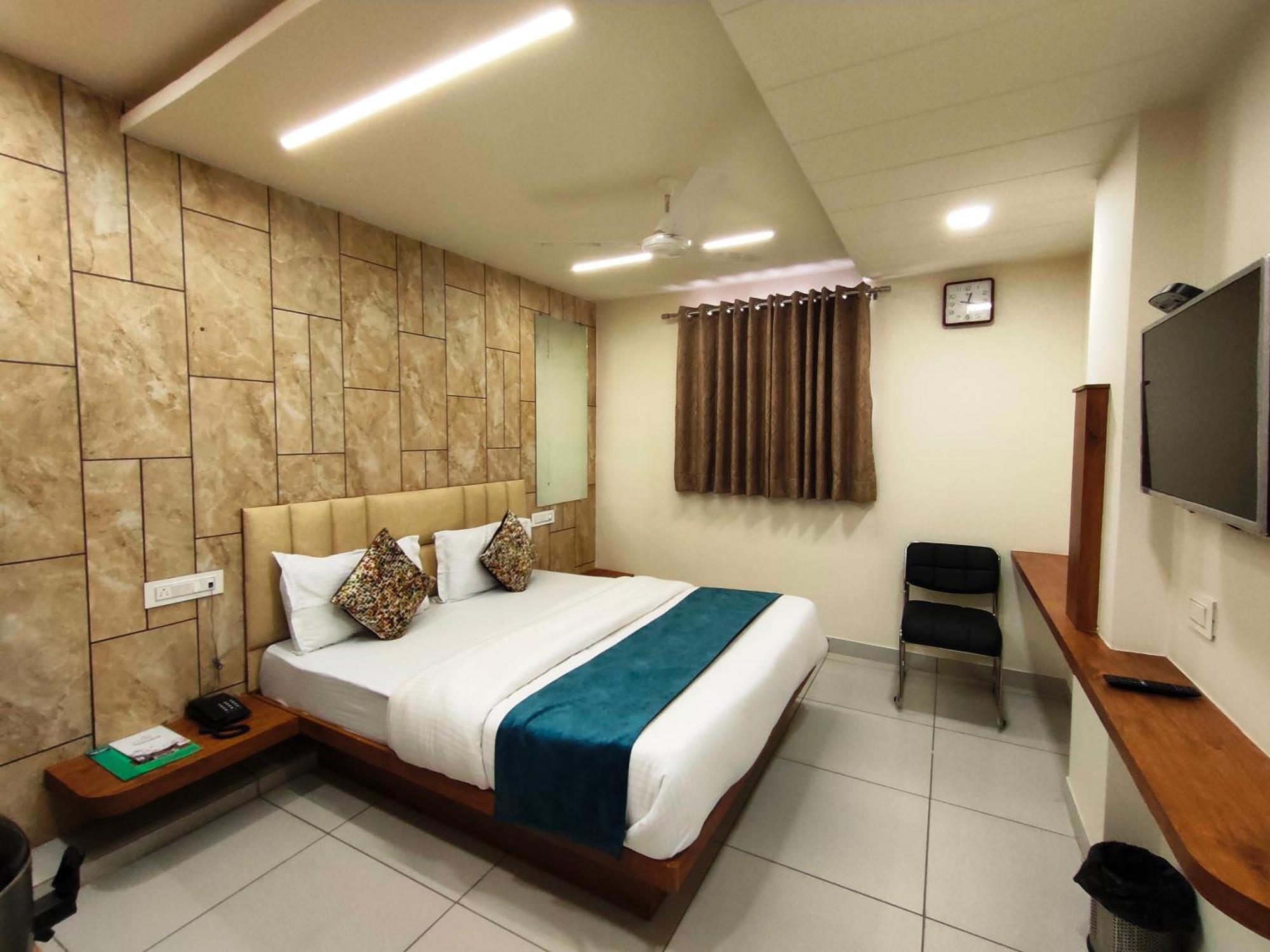 Hotel Kinara 아흐메다바드 외부 사진