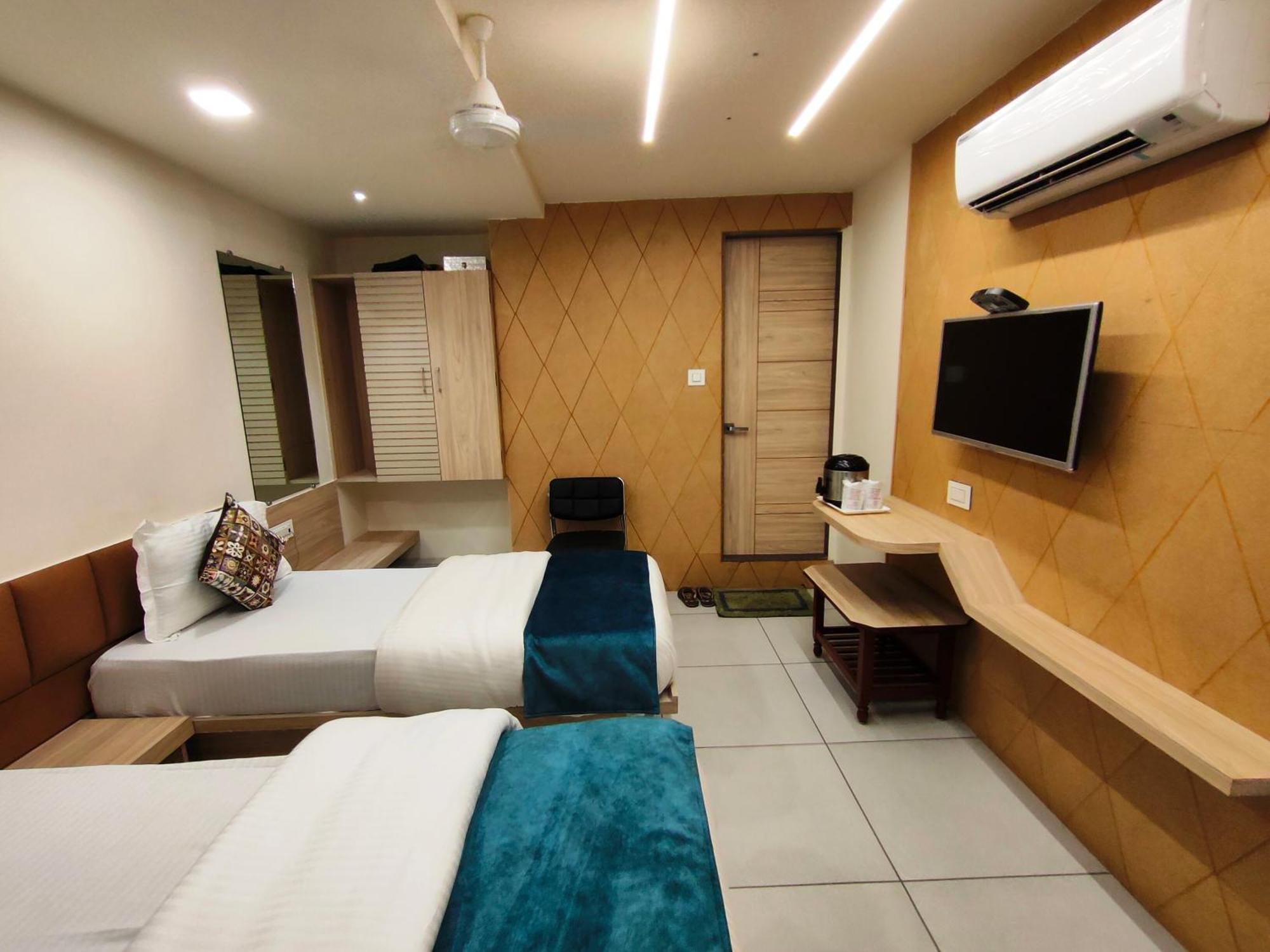 Hotel Kinara 아흐메다바드 외부 사진
