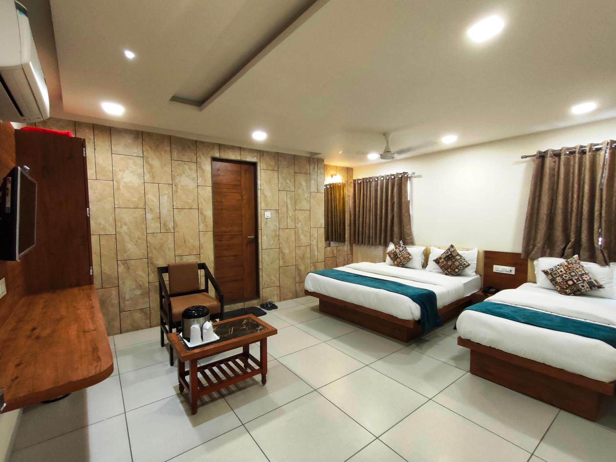 Hotel Kinara 아흐메다바드 외부 사진